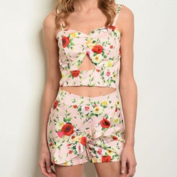 Boutique Pink Red floral crop top Short Set Women's Size Small New in Package Sm - Picture 1 of 4